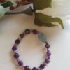 Handgemaakte edelsteen armband op een elastische band, Amethist, Rhodoniet en groen Flouride - Afbeelding 3