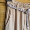 Elegante broek met ceintuur en zijzakken, zware satijnachtig stof kleur BEIGE maat 38/40 - Afbeelding 6