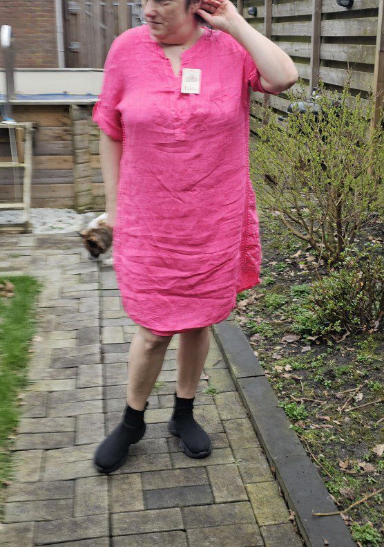 Puur linnen jurk - korte mouwen - knoppen - zijkant band - kleur ROZE - maat 44