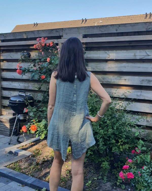 Mouwloze linnen top tuniek met ronde hals en knoppen achter kant en split in KAKI kleur Maat 38/40 - Afbeelding 2