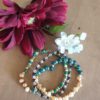Handgemaakte armbanden set van drie, gouden tinten, turquoise, groen, goud, kralen - Afbeelding 2