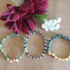 Handgemaakte armbanden set van drie, gouden tinten, turquoise, groen, goud, kralen - Afbeelding 3