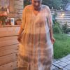 Boho maxi jurk van luchtige viscose - v-hals - kleur TAUPE - maat 42-46 - Afbeelding 2